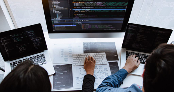 对接硬件的软件开发与纯软件开发 核心区别与挑战